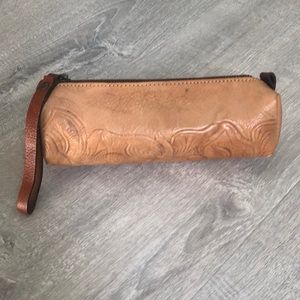 Patricia Nash used wristlet